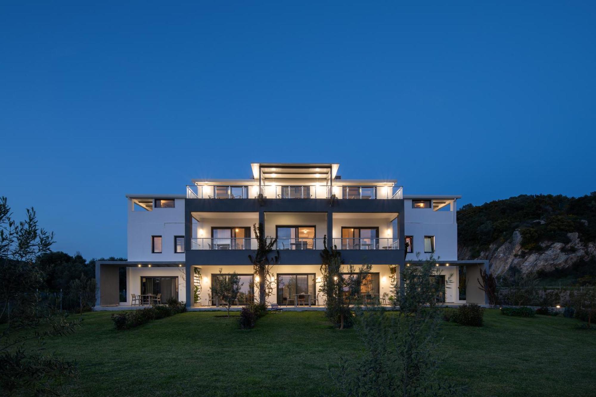 Apartment Miranda Roshi Toroni