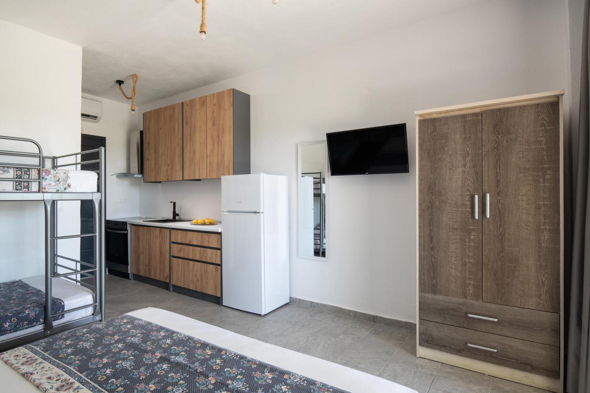 Miranda Roshi Apartment Toroni
