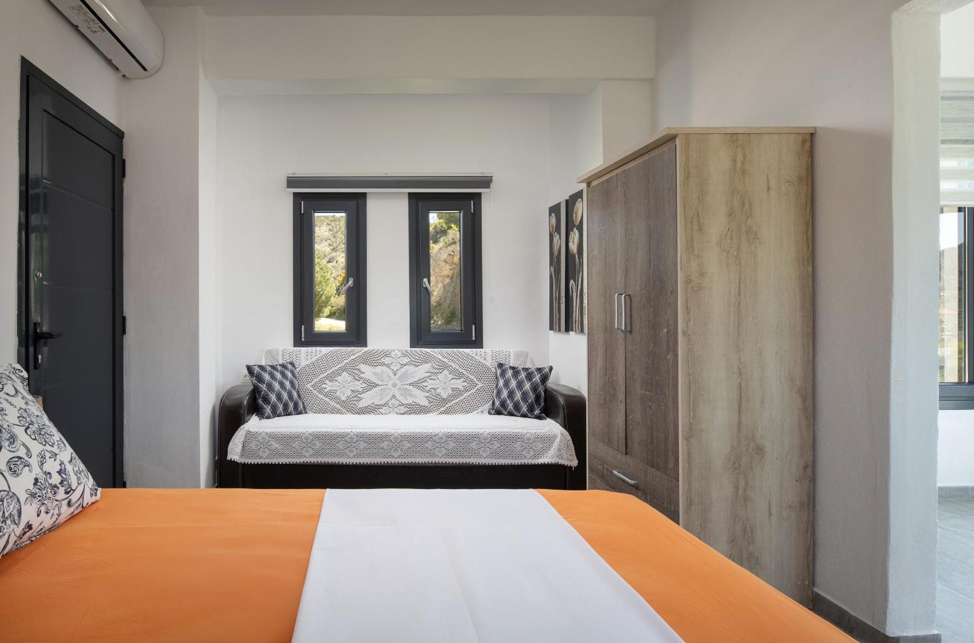 Miranda Roshi Apartment